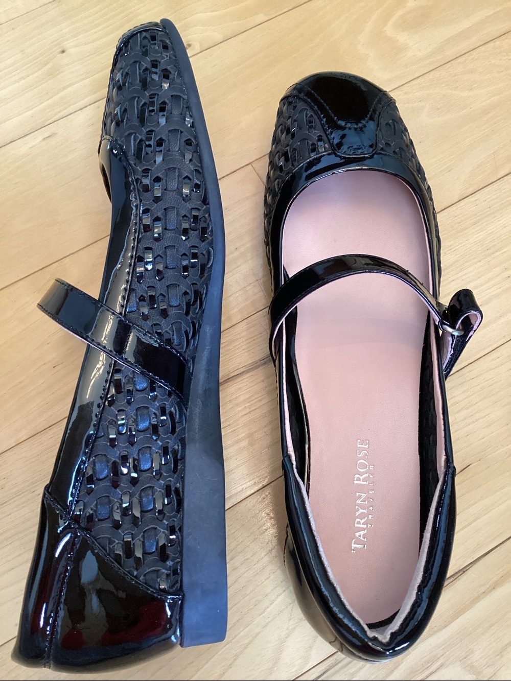 Taryn Rose black True Woven leather Mary Jane flats. Women’s size 11